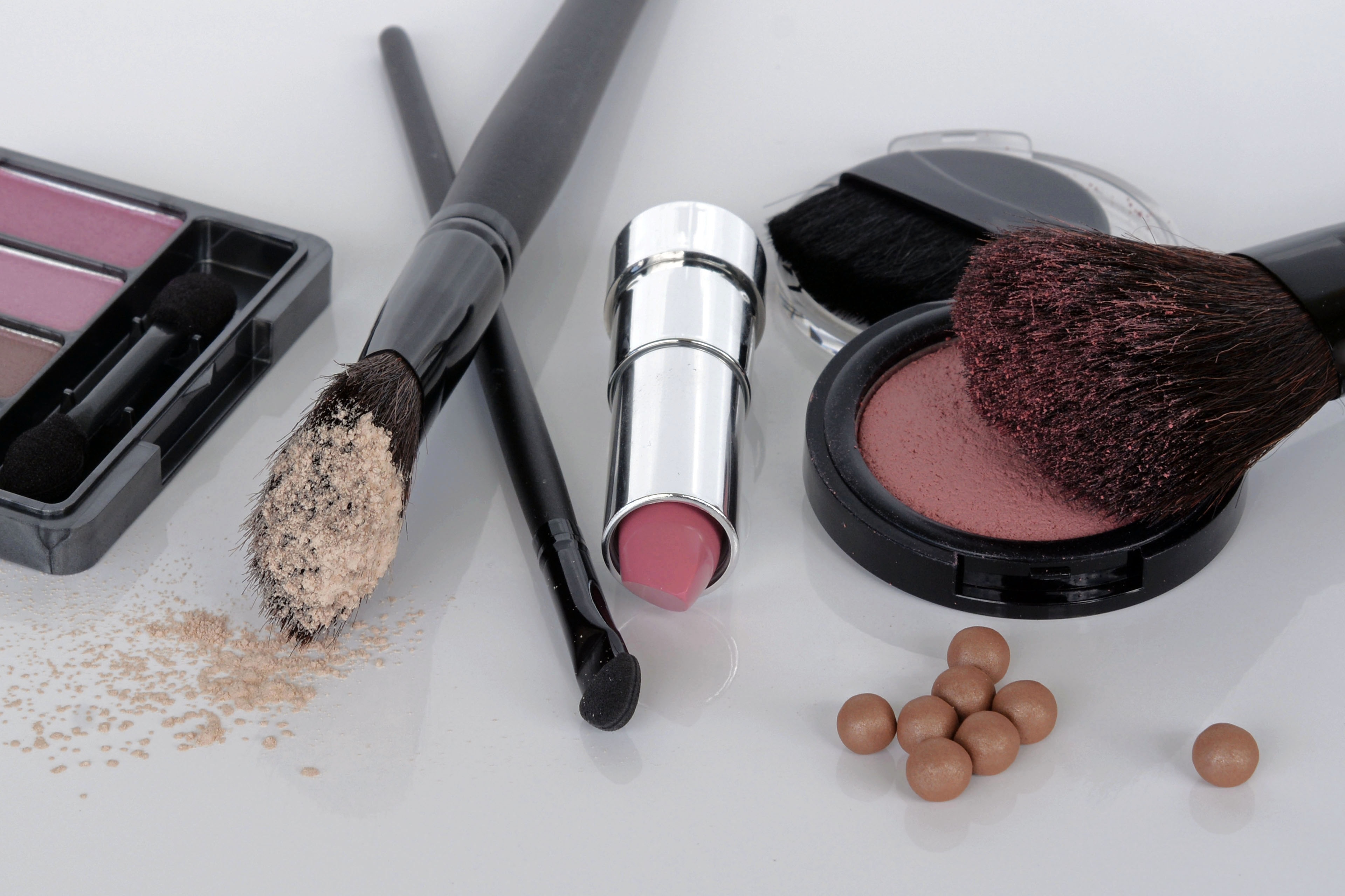 brush-female-powder-lip-make-up-human-body-1038451-pxhere.com.jpg